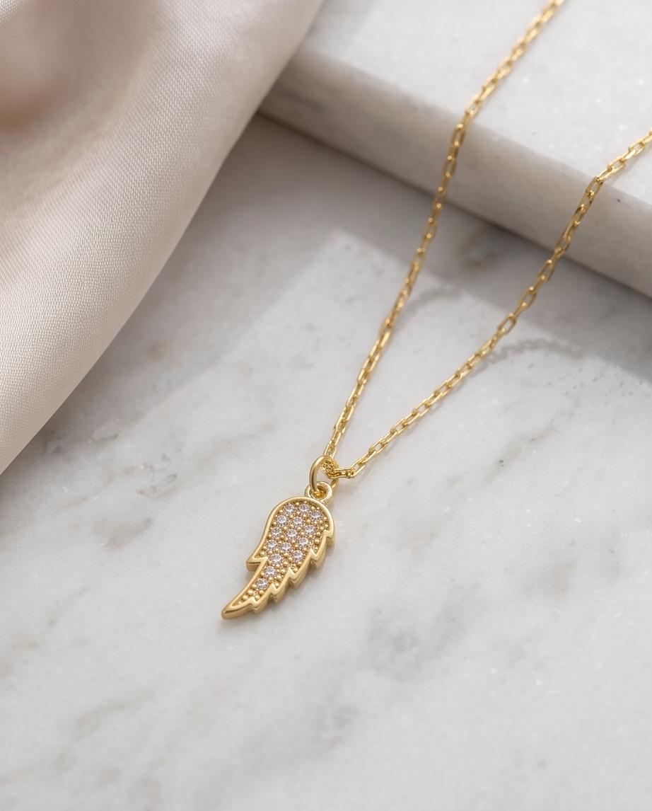 Halskette mit Engelsflügel Anhänger mit Cubic Zirkonia