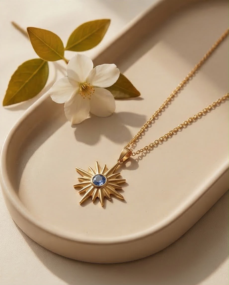 Kette mit Sonnenanhänger mit blauem Zirkonia