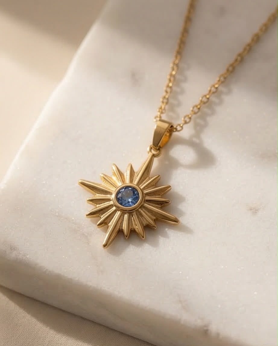 Kette mit Sonnenanhänger mit blauem Zirkonia