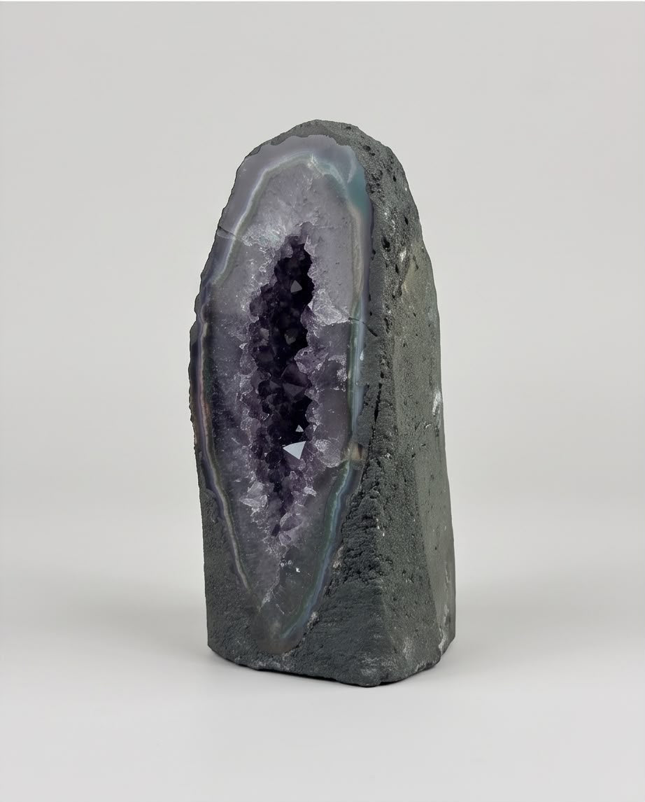 Amethyst Kathedralen Druse mit Achat Chalcedonbänderung aus Brasilien