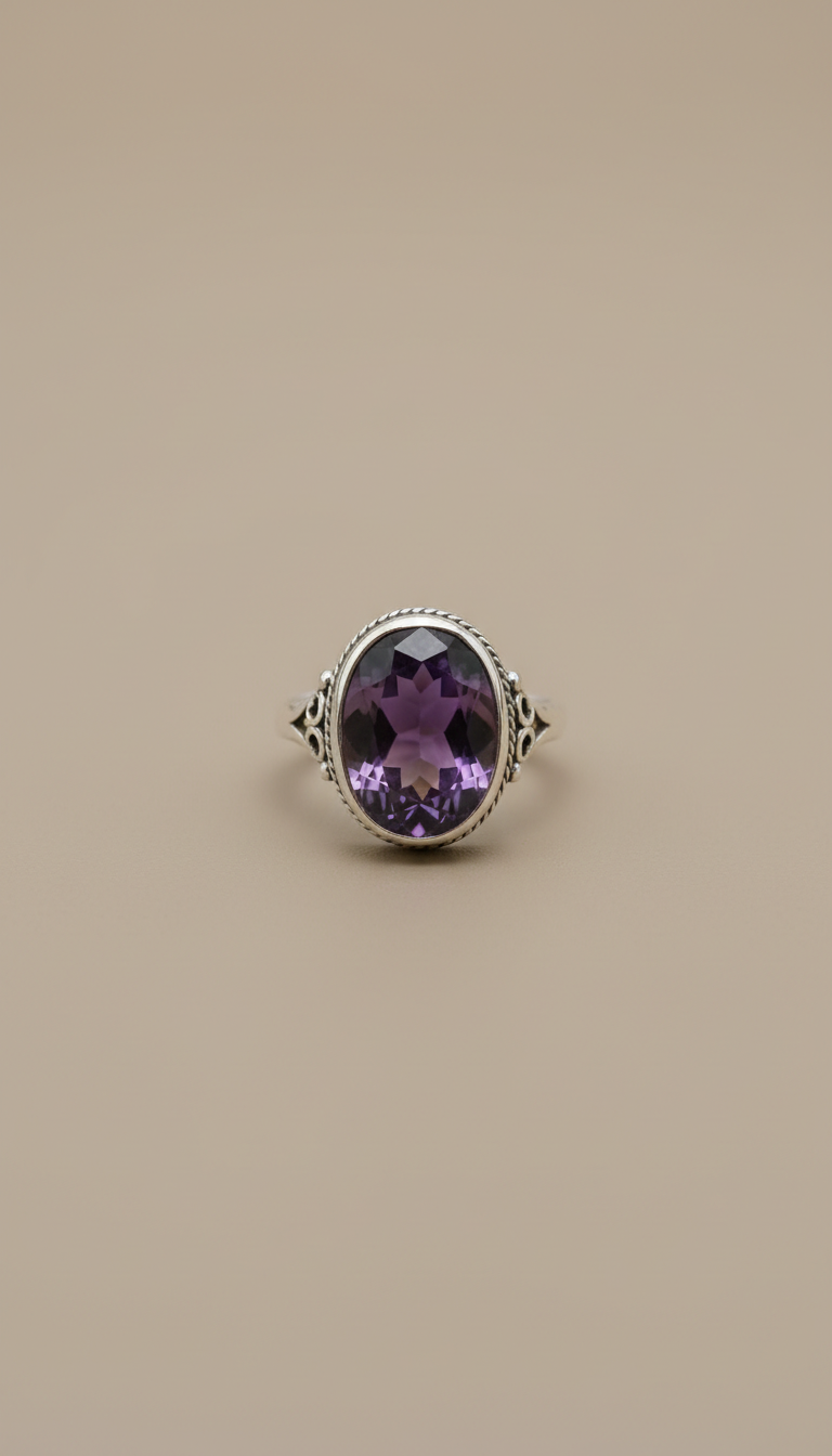 Amethyst-Ring mit ovalem Schliff aus 925er Silber